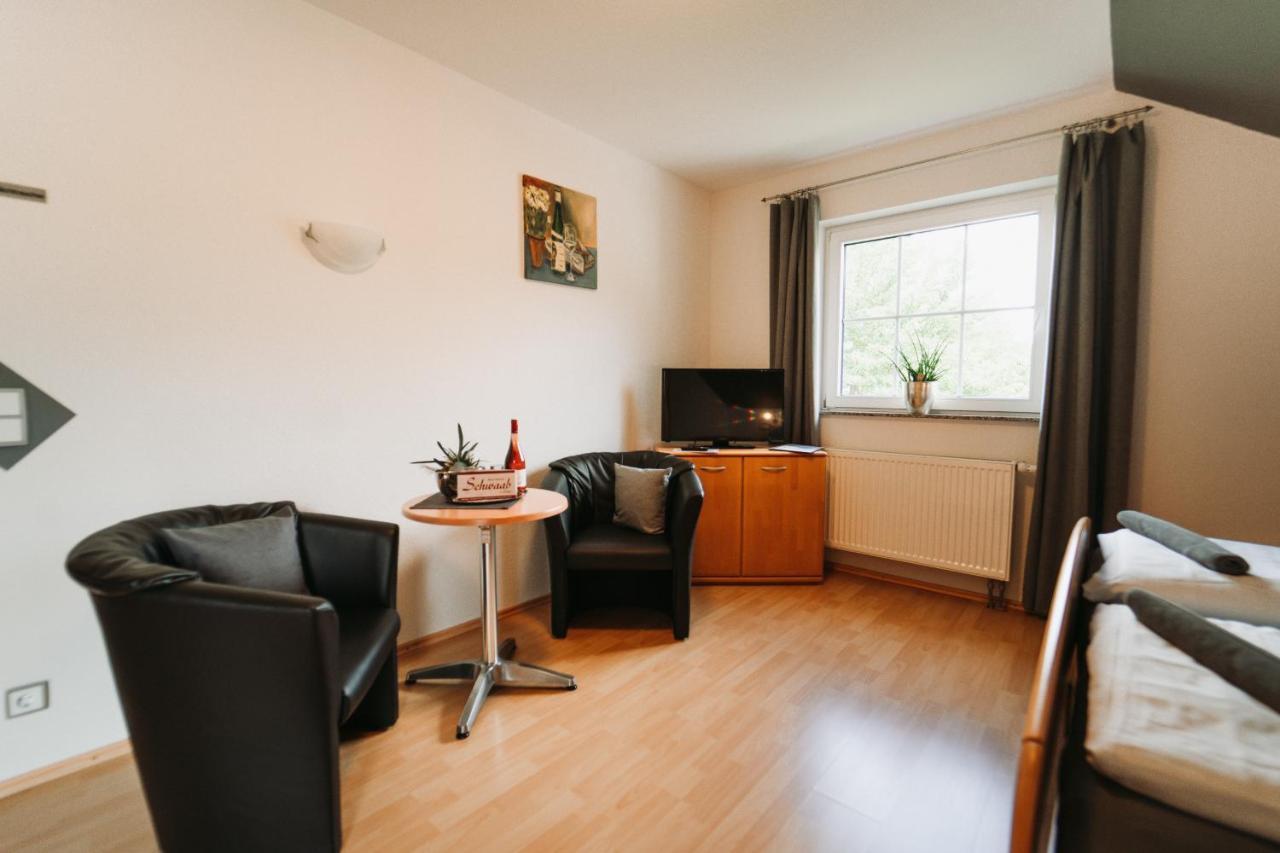 Wein- Und Gaestehaus Schwaab&Sohn Erden Esterno foto