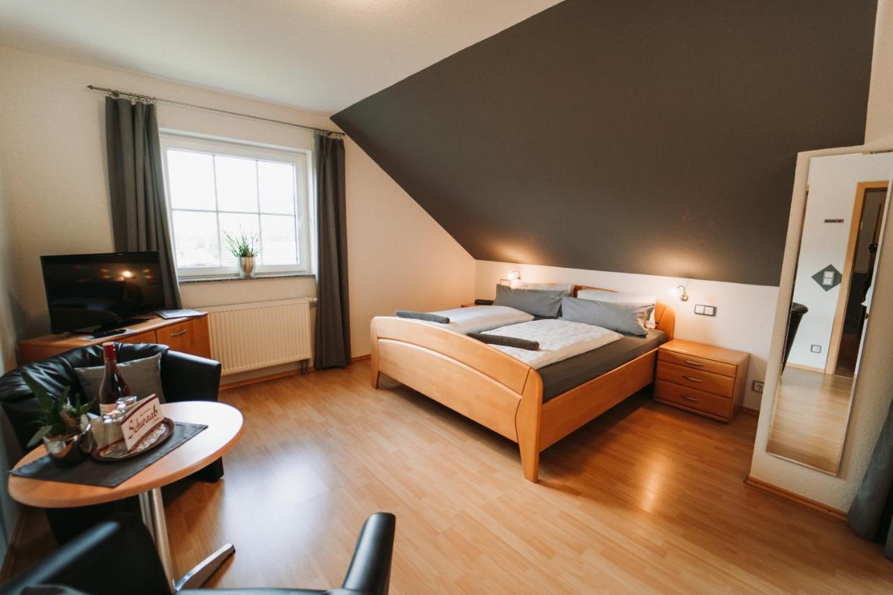 Wein- Und Gaestehaus Schwaab&Sohn Erden Esterno foto